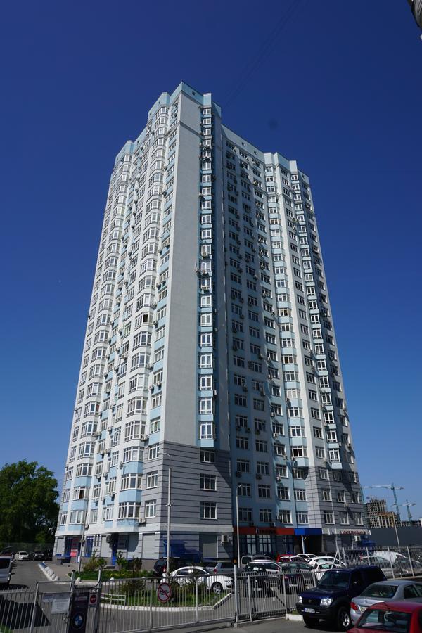 Apartment With Two Bedroom On Bazhana 8B Kyiv Exterior photo